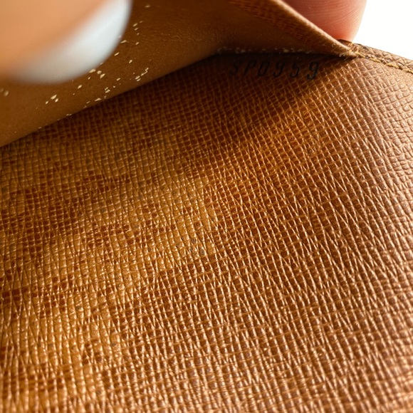 Louis Vuitton Agenda MM - Picture 9 of 11